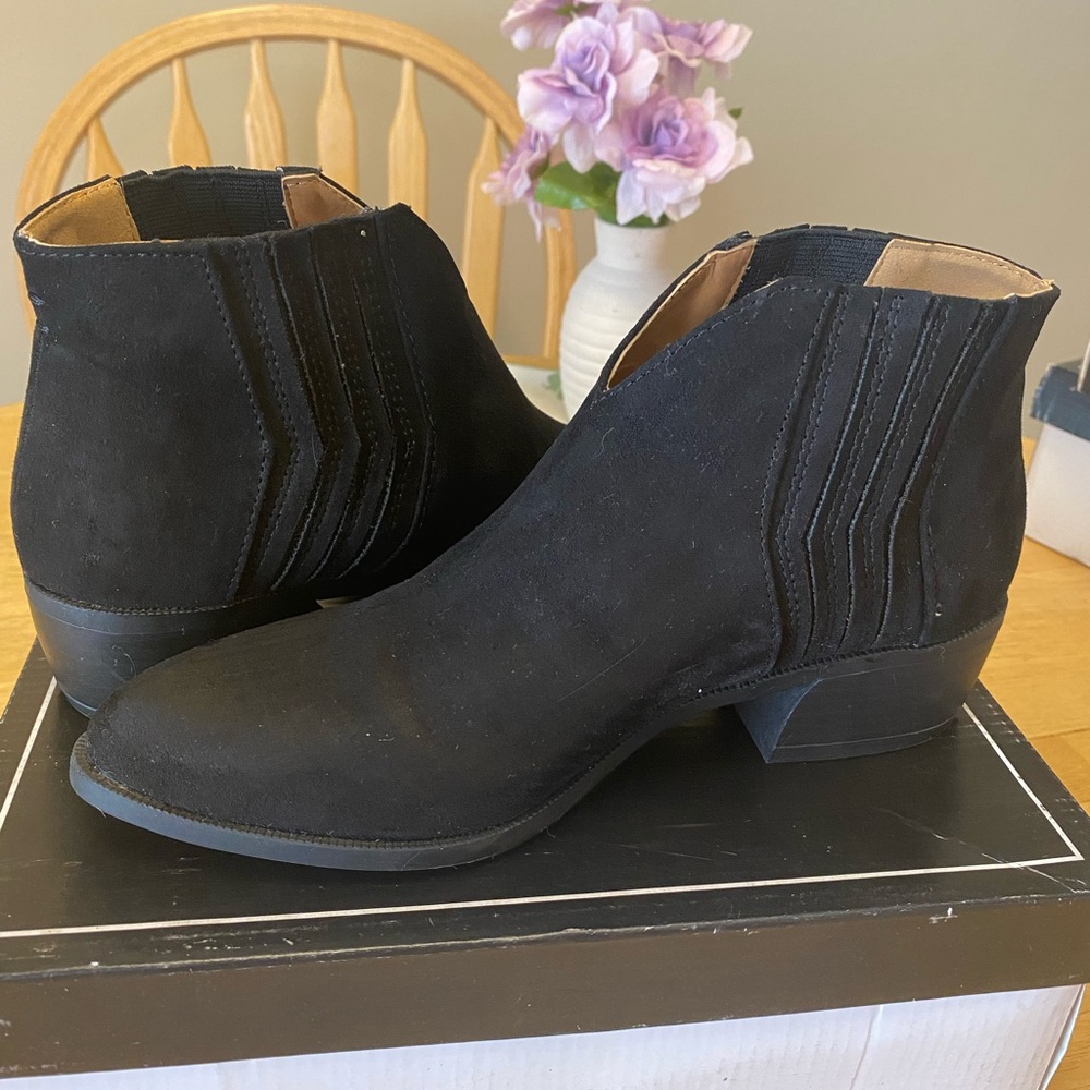 Chic Black Suede Ankle Boots